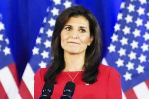 Haley si ritira ma non cede i voti a Trump: la questione aborto e la “minaccia alla democrazia”