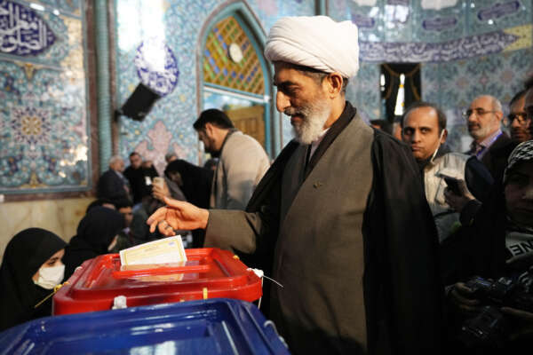 A cleric casts his ballot during the parliamentary and Assembly of Experts elections at a polling station in Tehran, Iran, Friday, March 1, 2024. Iran began voting Friday in its first elections since the mass 2022 protests over its mandatory hijab laws after the death of Mahsa Amini, with questions looming over just how many people will turn out for the poll. (AP Photo/Vahid Salemi)

Associated Press/LaPresse
Only Italy and Spain