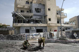 Israele colpisce una scuola dell’Unrwa, oltre 30 morti. Hamas: l’accordo di cessate il fuoco si allontana