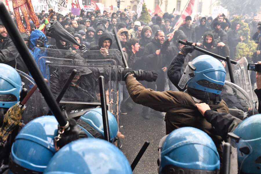 Scontri tra manifestanti e Polizia a Venezia: la protesta contro la riunione del G7 Giustizia