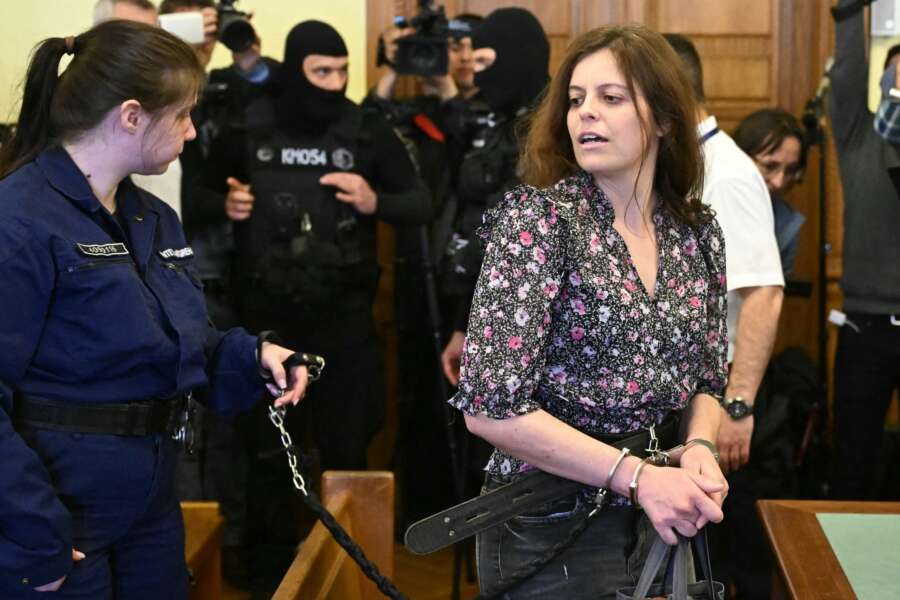 Il nuovo caso Ilaria Salis è tedesco: l’antifascista Maja T. arrestata ed estradata a Budapest. È di genere non binario, timore per le condizioni in carcere