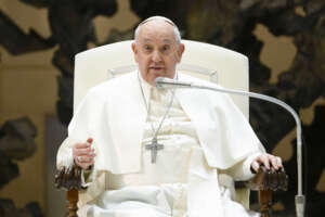 Da Papa Francesco a Meloni, le parole sono importanti: la volgarità e la maleducazione sembrano l’unico modo per fare notizia