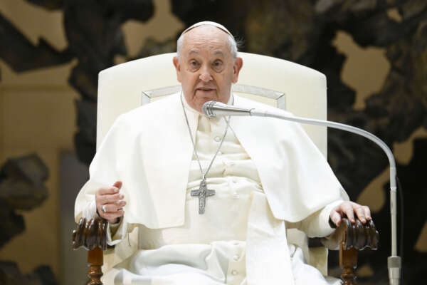 Papa Francesco e la santissima bandiera bianca che spiazza il mondo: la frittata sull’Ucraina