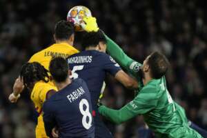 Donnarumma ‘entra’ nei tre gol del Barcellona, social scatenati: “Non può giocare queste partite”