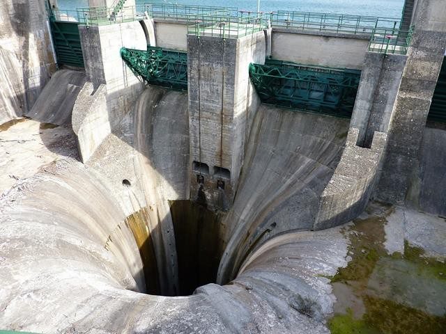 Il lago artificiale di Suviana per l’energia elettrica realizzato negli anni ’20: la centrale di Bargi è immersa per tre quarti