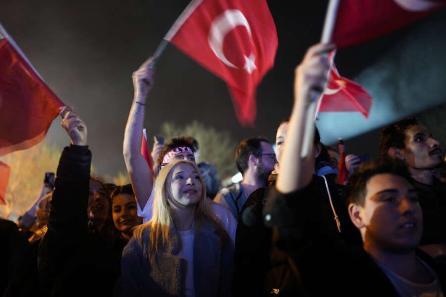 Supporters listen to Istanbul Mayor and Republican People’s Party, or CHP, candidate Ekrem Imamoglu outside the City Hall in Istanbul, Turkey, early Monday, April 1, 2024. (AP Photo/Emrah Gurel) 



Associated Press / LaPresse
Only italy and Spain