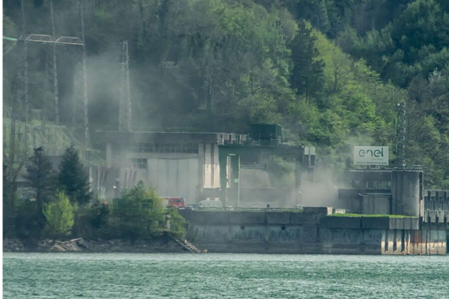 Esplosione centrale idroelettrica “Sia fatta piena luce” l’inferno sotto al Lago di Suviana. ‘Deboli speranze’ per i 3 dispersi