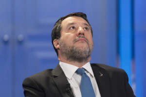 Psycho-Salvini, la campagna elettorale impossibile: il ‘Capitano’ rinnega se stesso con una linea politica schizofrenica