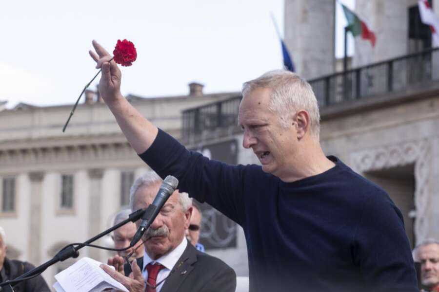 Il capo e quel filo nascosto tra fascismo e populismo, il libretto di Scurati