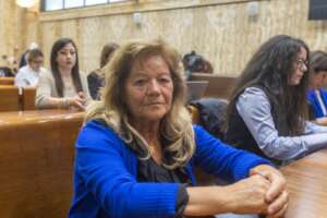 Chi è Maria Alessandri, la madre di Alessia Pifferi che ha chiesto il risarcimento. L’avvocato: “L’ha fatta crescere tra abbandono e incuria”