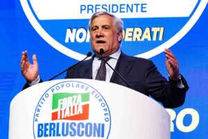 Tajani e la campagna elettorale ad personam che non è piaciuta a Forza Italia: sconcerto dopo lettera a iscritti