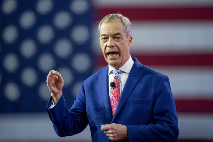 Il ritorno a sorpresa di Nigel Farage, la bestia nera dell’establishment di Westminster: così può rubare voti ai Conservatori