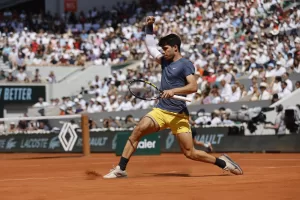 Carlos Alcaraz conquista il suo primo Roland Garros e diventa n° 2 del mondo: Zverev si arrende dopo 5 set