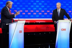 Biden e Trump, il duello tra due poveri (ma ricchissimi) anziani: da gladiatori a muppet