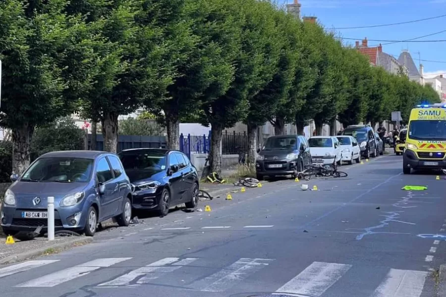 Francia, auto contro un gruppo di 12 bambini in bicicletta: tre feriti in condizioni disperate. Alla guida una 83enne