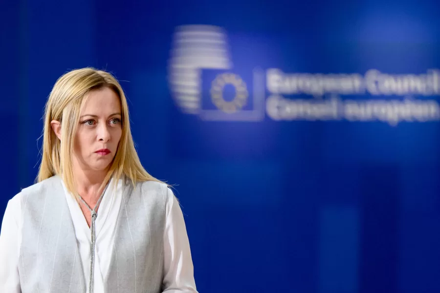 La Commissione Europea apre la procedura per deficit eccessivo: 12 miliardi per il piano di rientro, ma alla prima riunione Giorgia è isolata