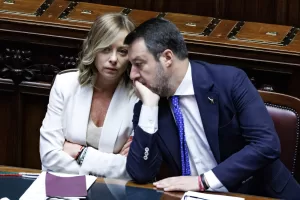 Elezioni Francia, gli elogi di Salvini a Le Pen che infastidiscono Fratelli d’Italia