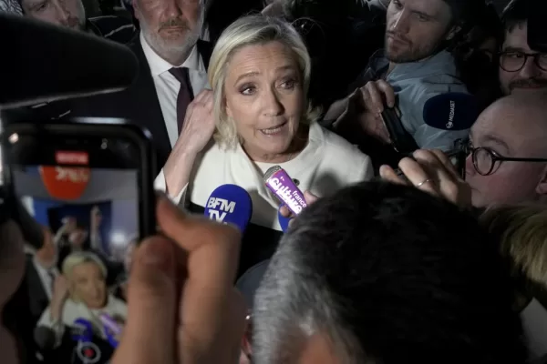 Francia, all’estrema destra non va lasciato il monopolio dell’ascolto. Macron pensa alle condizioni per un’altra politica