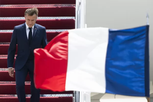 Elezioni Francia, Macron chiede una maggioranza solida. Il piano da sei partiti per un governo ampio e trasversale
