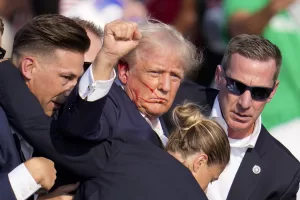 Republican presidential candidate former President Donald Trump is helped off the stage by U.S. Secret Service agents at a campaign event in Butler, Pa., on Saturday, July 13, 2024. (AP Photo/Gene J. Puskar) 


Associated Press / LaPresse
Only italy and Spain