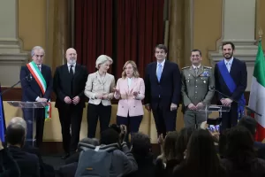 Foto Michele Nucci/LaPresse 
17 Gennaio 2024 – Bologna, Italia 
cronaca 
Nella foto: La presidente del consiglio Giorgia Meloni e la presidente della Commissione Europea Ursula von der Leyen durante l’incontro presso il municipio di Forlì in occasione dell’assegnazione di 1,2 miliardi da Pnrr di fondi aggiuntivi per investimenti su interventi post alluvionali. – de sinistra: sindaco di Forlì Gian Luca Zattini, Stefano bonaccini, Der Leyen, Meloni, Raffaele fitto, ministro per gli affari europei, le politiche di coesione e il PNRR, generale Francesco Figliuolo

Photo Michele Nucci/LaPresse 
January 17, 2024 Bologna, Italy 
news
In the pic: Prime Minister Giorgia Meloni and President of the European Commission Ursula von der Leyen during the meeting at the town hall of Forlì on the occasion of the assignment of 1.2 billion from Pnrr of additional funds for investments in post-flood interventions.