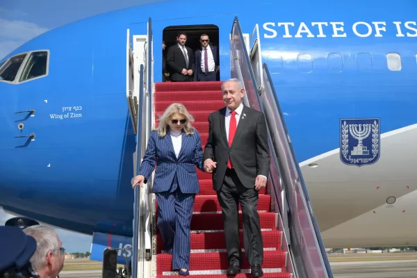 Il viaggio a Washington di Netanyahu che tifa Trump, sonda Harris e illude le famiglie degli ostaggi