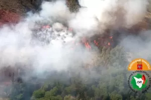 Incendio al poligono di Prato: due morti e un grave ferito. Le fiamme divampano nell’area protetta del Monteferrato