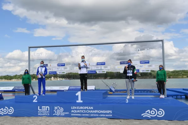 Foto Alfredo Falcone – LaPresse 
16 maggio 2021 Budapest, Ungheria 
sport 
35esima edizione Campionati europei di nuoto.
Open Water Mixed 25 km
nella foto: podio Axel Reymond medaglia d’oro, Matteo Furlan medaglia d’argento, Kirill Abrosimov medaglia di bronzo
Photo Alfredo Falcone – LaPresse 
May 16, 2021 Budapest, Hungary 
sport 
35th edition of European Swimming Open Open Water Mixed 25 km
in the pic: Axel Reymond gold medal, Matteo Furlan silver medal, Kirill Abrosimov bronze medal