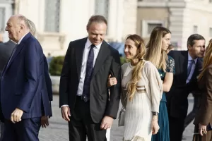 Foto Cecilia Fabiano/LaPresse 01 –6 -2023 Roma, Italia – Politica – Festa della Repubblica , Quirinale Ricevimento serale  – Nella Foto : Francesco Lollobrigida , Arianna Meloni    
June 01 , 2023 Rome, Italy -Politics – Republic Day, Quirinale  Receipt  In the photo : Francesco Lollobrigida , Arianna Meloni