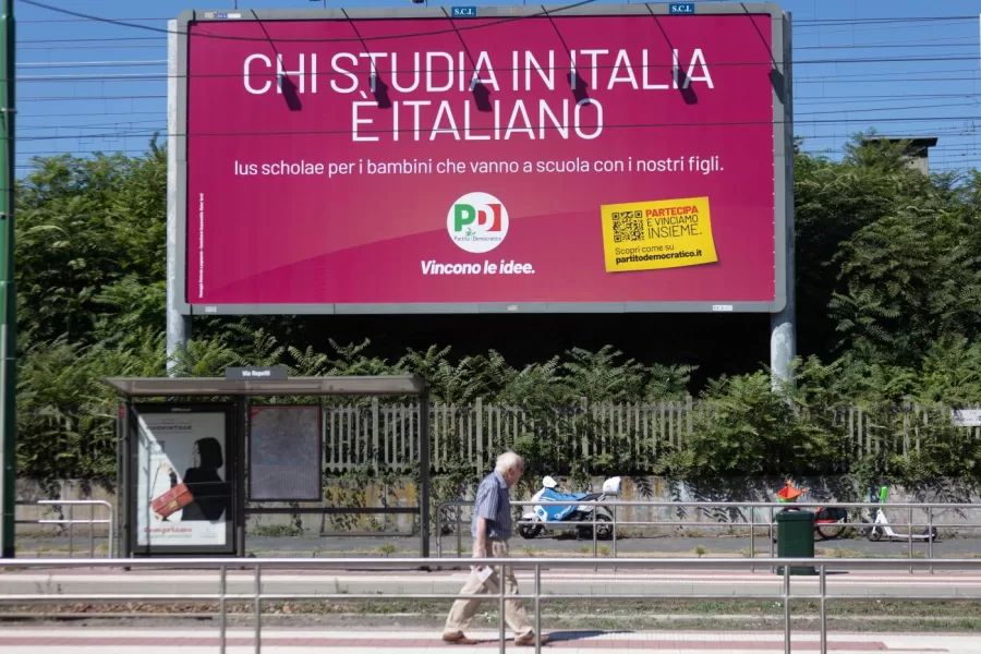 Forza Italia, la carta ius scholae per staccarsi dalla destra sovranista e per rilanciare il linguaggio del corpo di Berlusconi