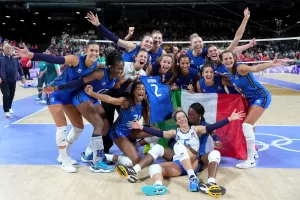 L’Italia di Velasco è oro olimpico: il primo nel volley. 3-0 agli Stati Uniti: quell’urlo che aspettavamo dal ’96