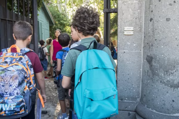 Scuola a Milano, la difficoltà di intercettare una generazione che rischia di chiudersi in sé