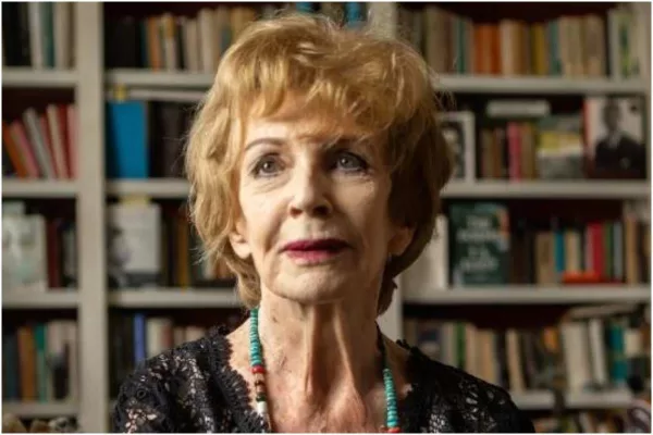 Edna O’Brien, addio alla “scandalosa” ragazza di campagna: la forza realista del suo libro bruciato sui sagrati delle chiese