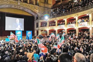 Berlusconi divo del capitalismo lombardo, il culto della personalità non può essere “buono” solo se si tratta di Berlinguer