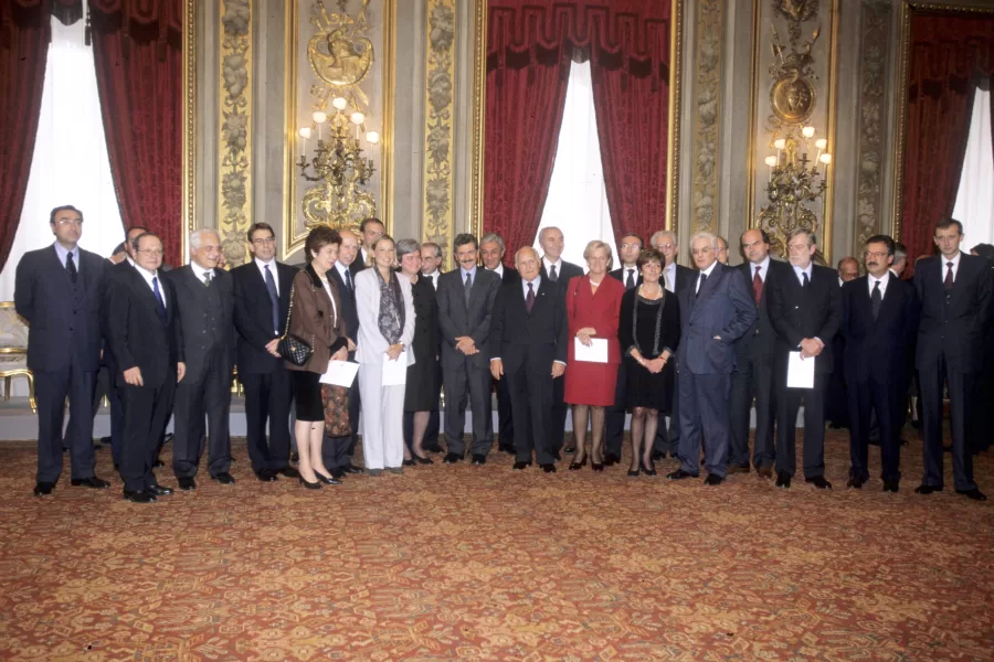 Governo D’Alema, aneddoti e ansie nella stanza dei bottoni: il matto Cacciari e il premier antipatico con lo staff al mattino