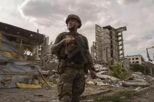 L’Ucraina, l’azzardo di Kursk e l’avanzata russa nel Donbass: e Putin richiama i detenuti dopo le ingenti perdite