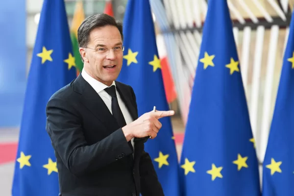 Nato, inizia l’era Rutte. La pesante eredità di Stoltenberg con guerre e riforme al centro dell’agenda