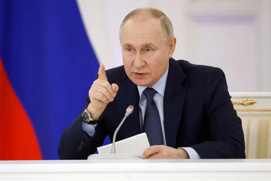 Putin è tra noi, la vergogna italiana è storia: con lo zar proto-fascisti, populisti, europeisti a metà, patrioti, pacifinti, autonomisti differenziati