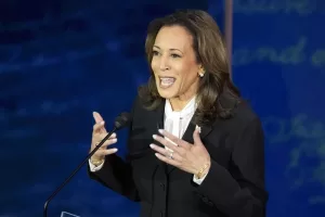 Kamala Harris e la pistola automatica Glock: “Guardate il mio passato e capirete perché ho un’arma. Il pericolo oggi si chiama Donald Trump”