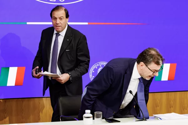 Il ministro dell’Economia Giancarlo Giorgetti e il viceministro Maurizio Leo a Palazzo Chigi durante la conferenza stampa sul ddl Bilancio approvato dal Consiglio dei ministri, Roma, Mercoledì, 16 Ottobre 2024 (Foto Roberto Monaldo / LaPresse)

Minister of Economy Giancarlo Giorgetti (right) and the deputy minister Maurizio Leo at Palazzo Chigi during the press conference on the Budget Bill approved by the Council of ministers, Rome, Wednesday, October 16, 2024 (Photo by Roberto Monaldo / LaPresse)