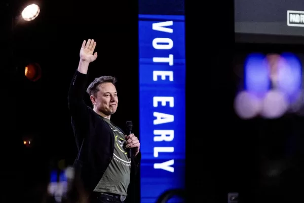 Elezioni USA, la cerchia del nemico Trump si stringe attorno ad Elon Musk. I timori per la sicurezza nazionale