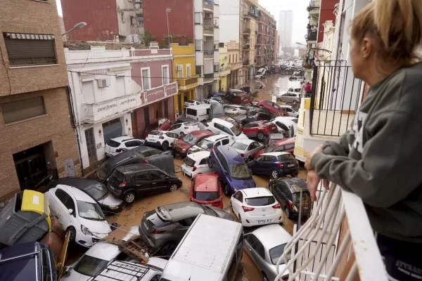 “Apocalisse” in Spagna, alluvione devasta Valencia: oltre 95 morti e decine di dispersi, video drammatici