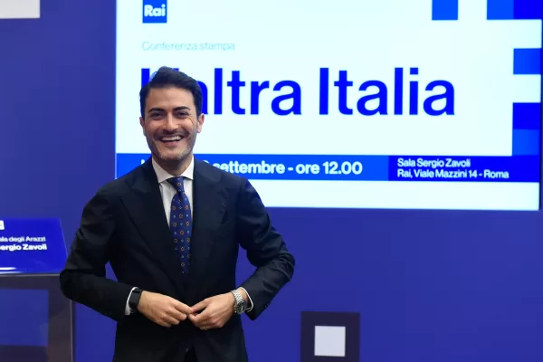 Rai, l’ultima volta di “L’altra Italia”. Antonino Monteleone saluta con l’1% di share. Quei 180mila euro a puntata andati in fumo