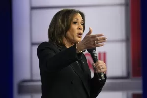 Democratic presidential nominee Vice President Kamala Harris speaks during a CNN town hall in Aston, Pa., Wednesday, Oct. 23, 2024. (AP Photo/Matt Rourke)

Associated Press/LaPresse