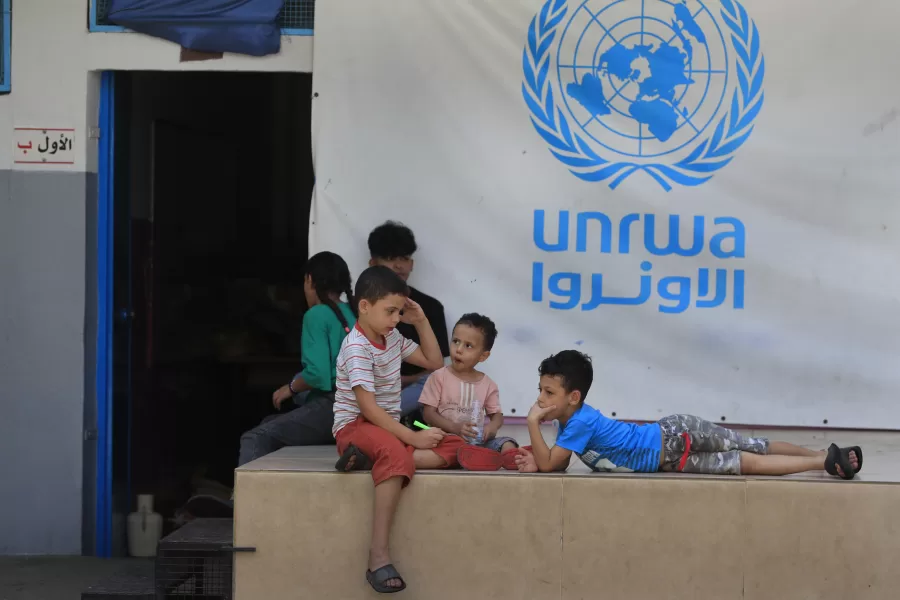 Palestinian children who fled with their parents from their houses in the Palestinian refugee camp of Ein el-Hilweh, gather in the backyard of an UNRWA (United Nations Relief and Works Agency for Palestine Refugees in the Near East) school, in the southern port city of Sidon, Lebanon, Tuesday, Sept. 12, 2023.UNRWA said hundreds of families displaced from Ein el-Hilweh refugee camp have taken shelter in nearby mosques, schools and the Sidon municipality building after the fighting that broke out last Thursday in the camp between Palestinian President Mahmoud Abbas’ Fatah group and militant Islamist groups which left several people dead and dozens wounded. (AP Photo/Mohammed Zaatari)




Associated Press/LaPresse
Only Italy And Spain