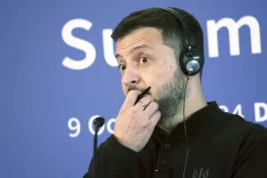 Guerra in Ucraina, Zelensky presenta il piano per la vittoria: 8 punti (di cui 3 segreti) per stanare Putin