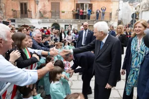 Piana degli Albanesi, la mossa da scacchista esperto di Mattarella. Meloni e Salvini dovrebbero stare attenti alla Sicilia