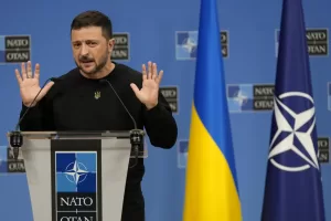 Le menzogne degli intellettuali di sinistra che sognano di disarmare Kiev e danno sempre la colpa agli “amerikani”