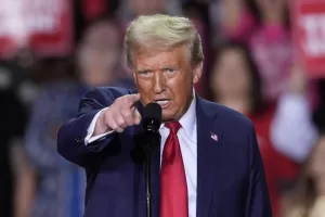 Republican presidential nominee former President Donald Trump speaks at a campaign rally at Van Andel Arena, Tuesday, Nov. 5, 2024, in Grand Rapids, Mich. (AP Photo/Carlos Osorio) 


Associated Press / LaPresse
Only italy and Spain