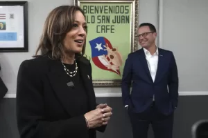 Democratic presidential nominee Vice President Kamala Harris, left, visits Old San Juan Cafe as Pennsylvania Gov. Josh Shapiro looks on during a campaign stop in Reading, Pa., Monday, Nov. 4, 2024. (AP Photo/Jacquelyn Martin) 


Associated Press / LaPresse
Only italy and Spain